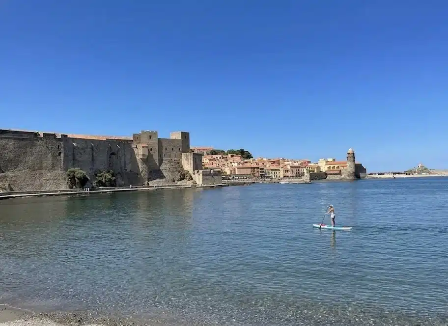 L'anse de la Balette à Collioure, paddle devant le château royal